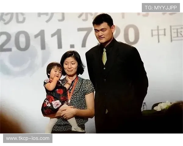 姚明与叶莉携手共赴人生新篇章 幸福家庭背后的点滴故事 姚明与叶莉携手共赴人生新篇章 幸福家庭背后的点滴故事